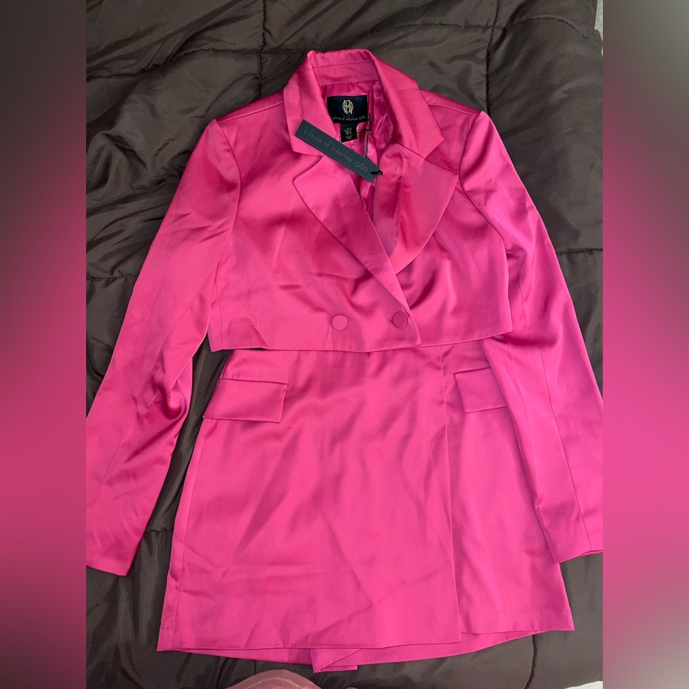 NWT House Of Harlow 1960 Bright Pink Two Piece Skort Crop Blazer set Size 8